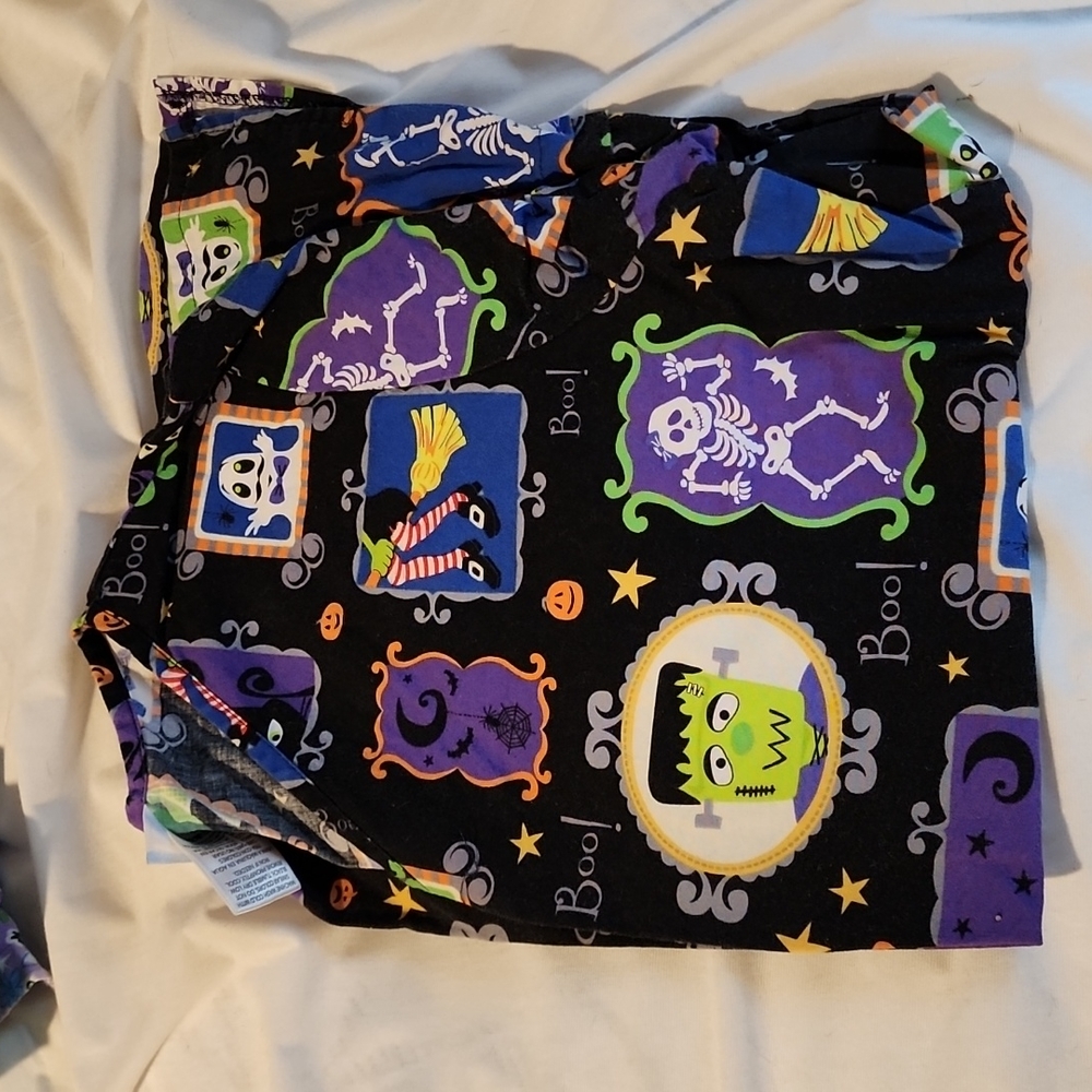 Size M women's Halloween scrub top